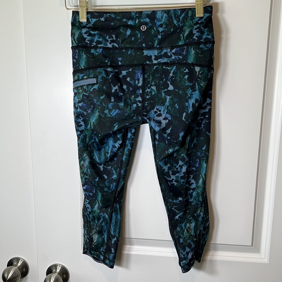 Lululemon Run: Top Speed Crop - Picture 3 of 9